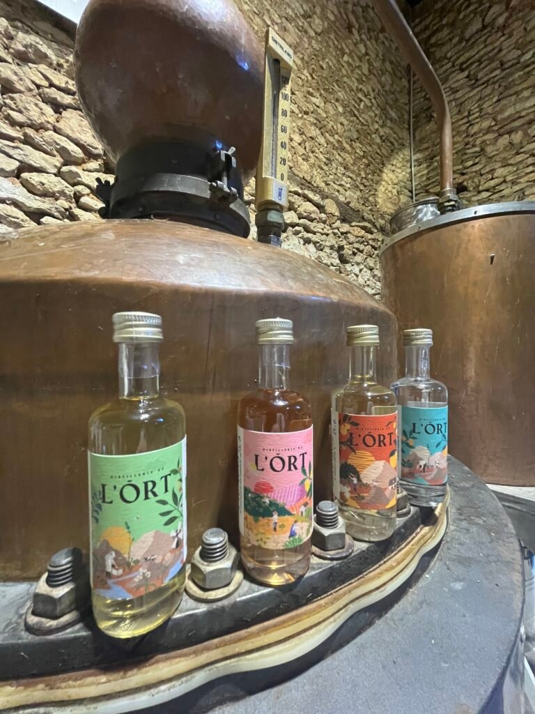 quatre mignonnette de gin pastis et vermouth